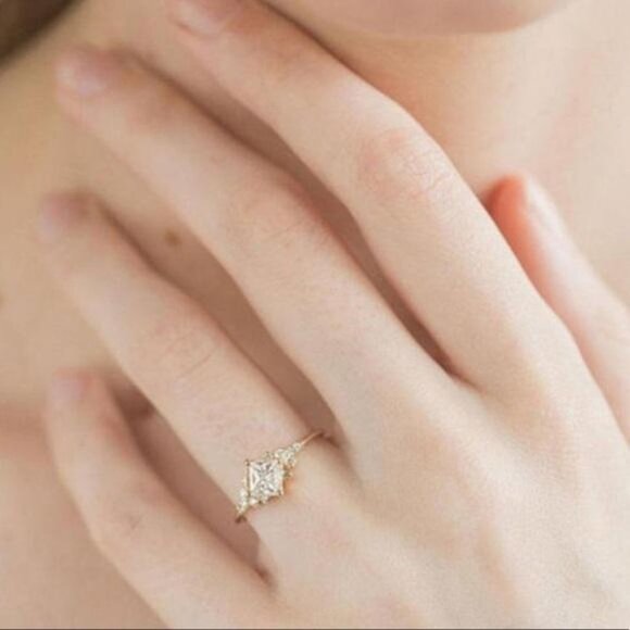 NEW 18K YELLOW GOLD DIAMOND PRINCESS RING, CUTE RING, SHINY RING. - Picture 4 of 6